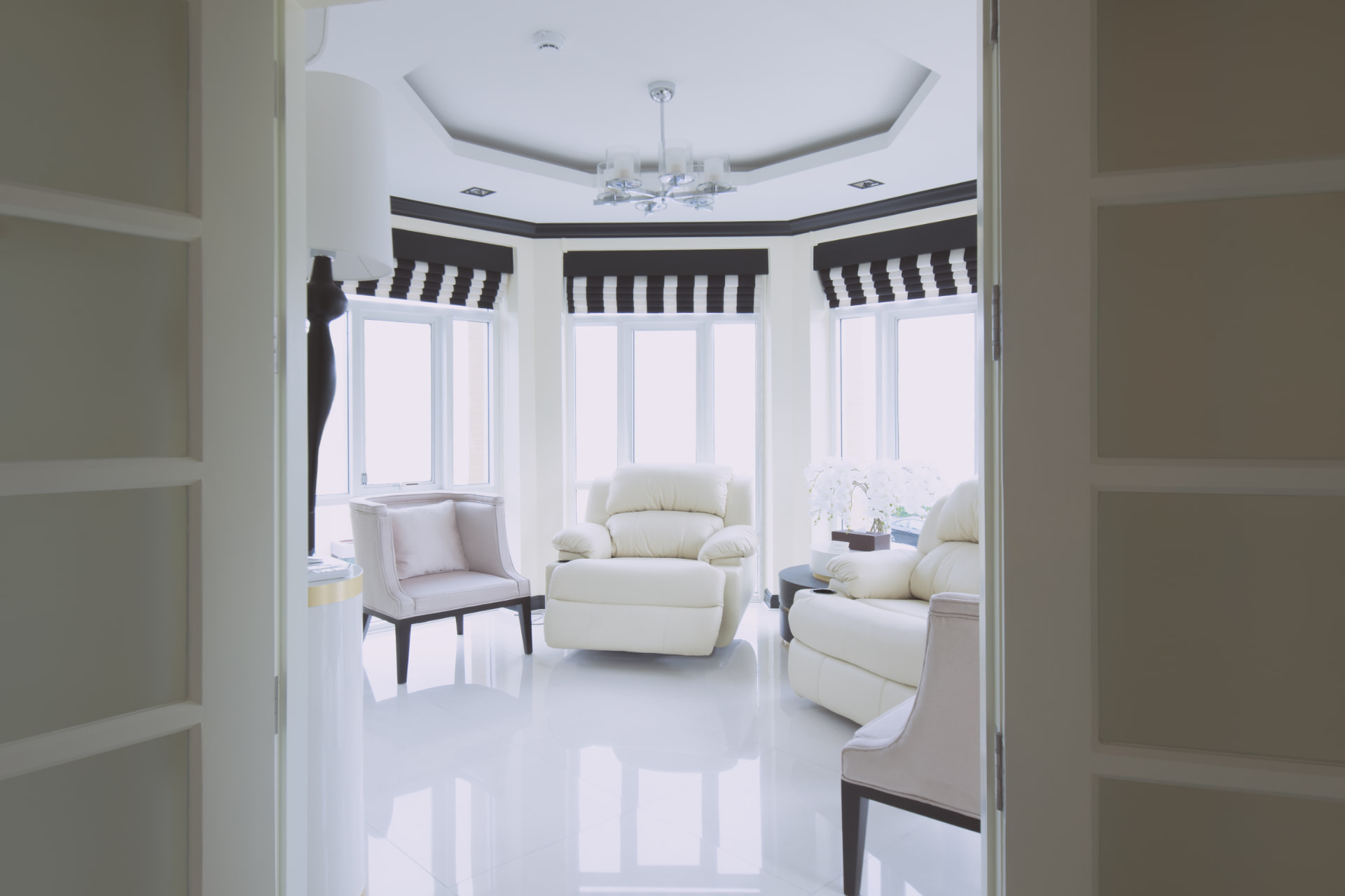 A LINNA treatment delivered in a private clinic room