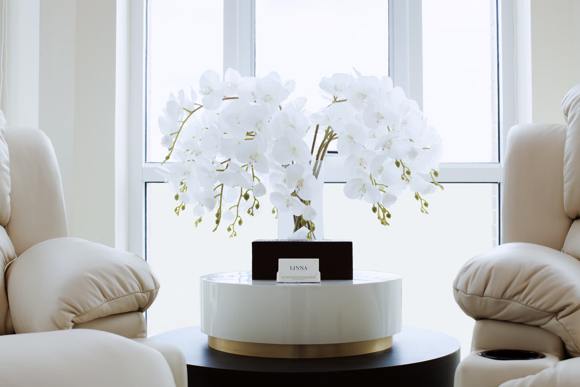 LINNA clinic lounge with orchids and armchairs